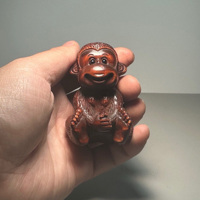 Boxwood carved monkey figurine - đánh giá và giá Phone Accessories Market
