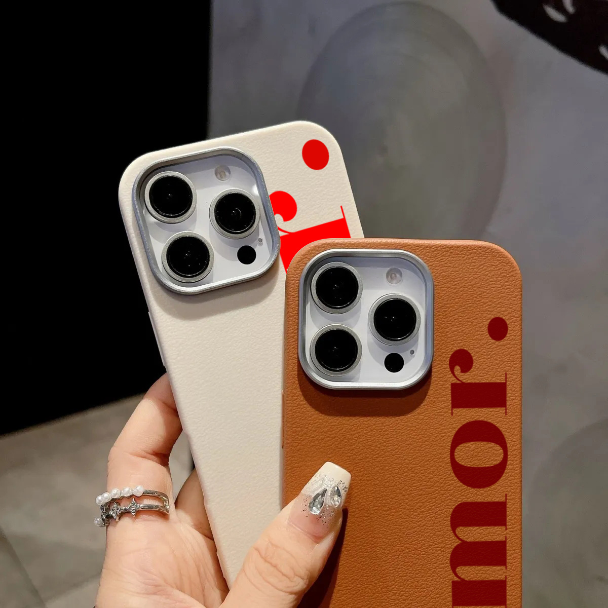 The Red Artistic Letter Lichee - đánh giá và giá Phone Accessories Red